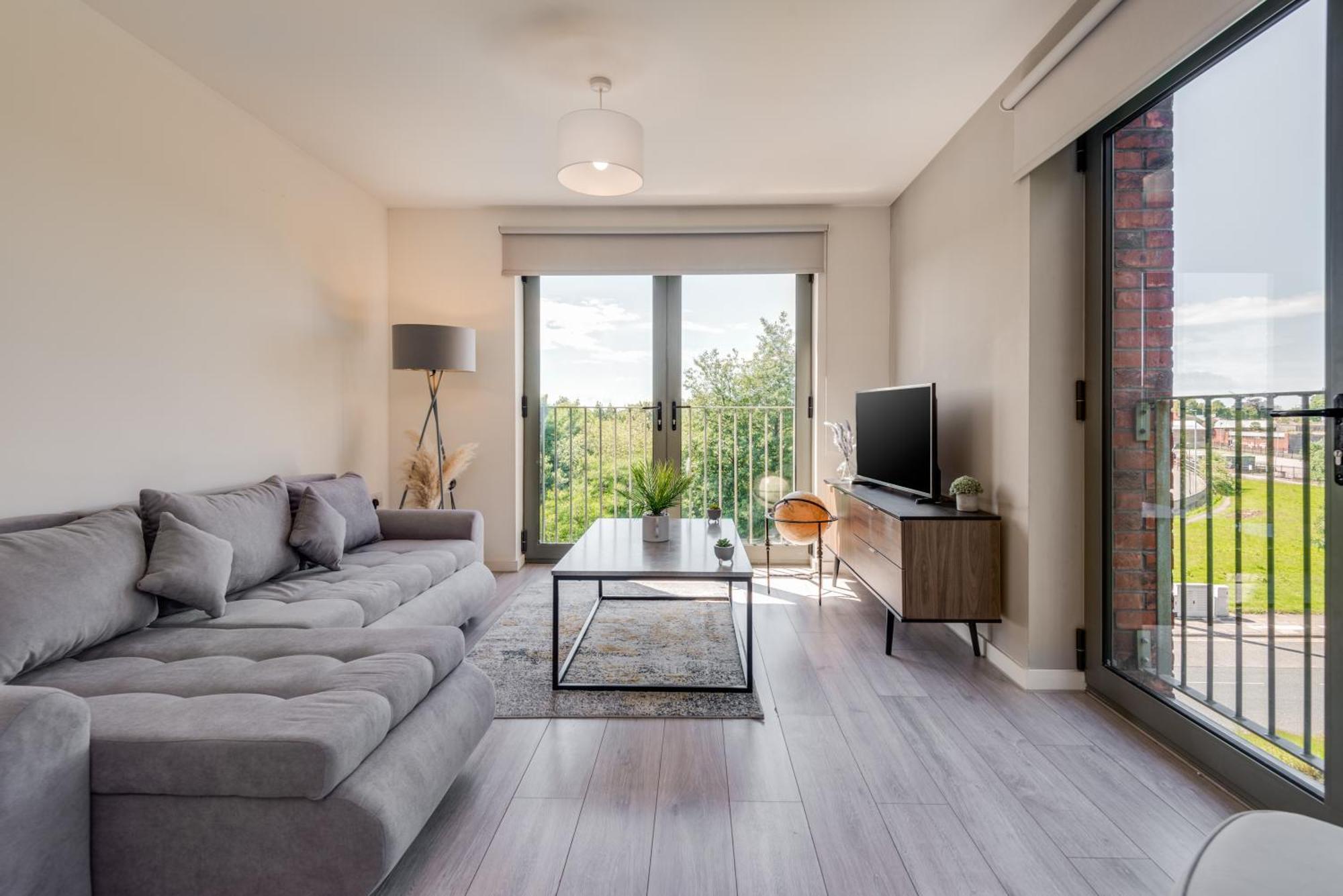Apartment Huge Long Offers! Lux City-edge Stay! Perfect For Business & Leisure *
