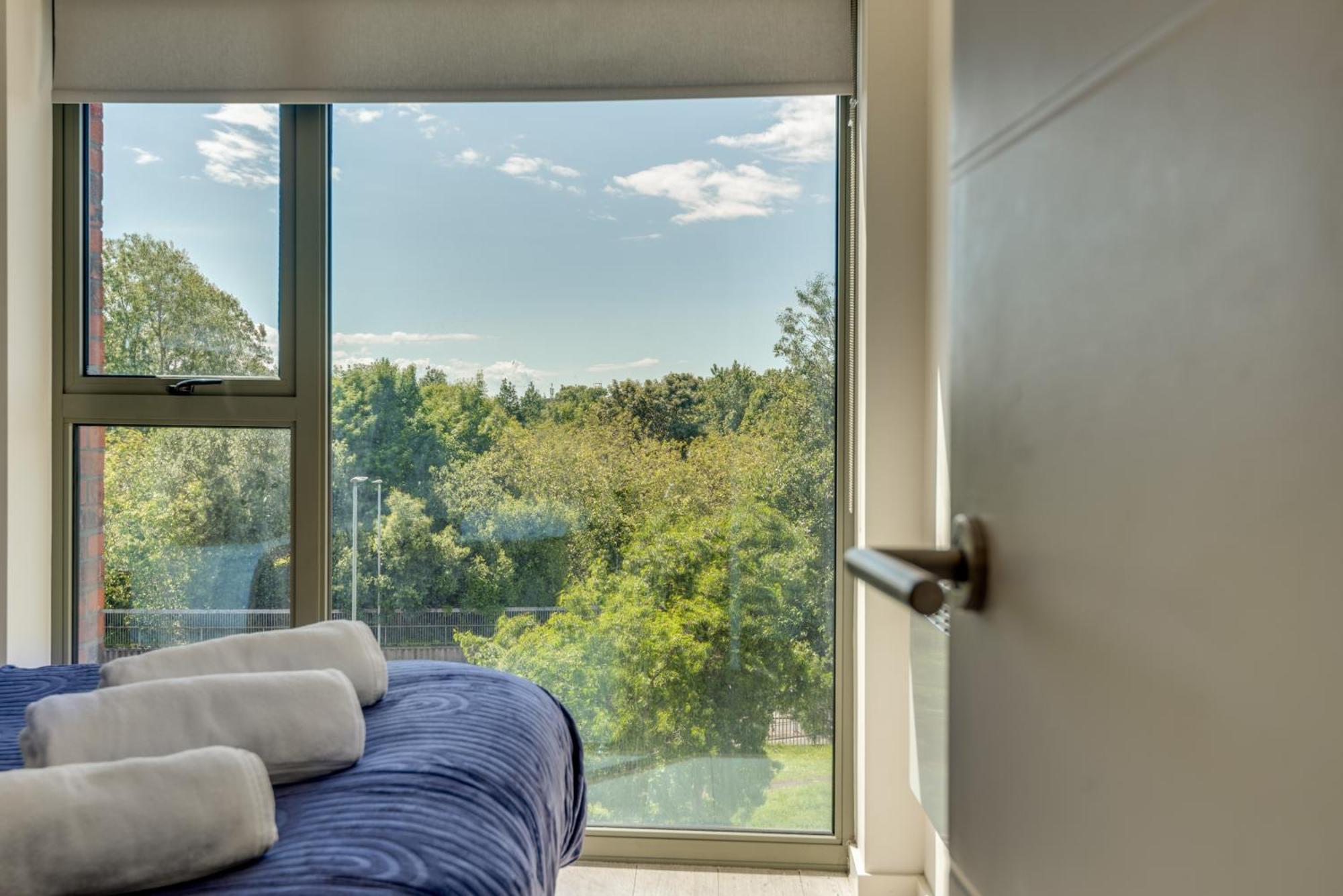 Huge Long Offers! Lux City-edge Stay! Perfect For Business & Leisure Apartment