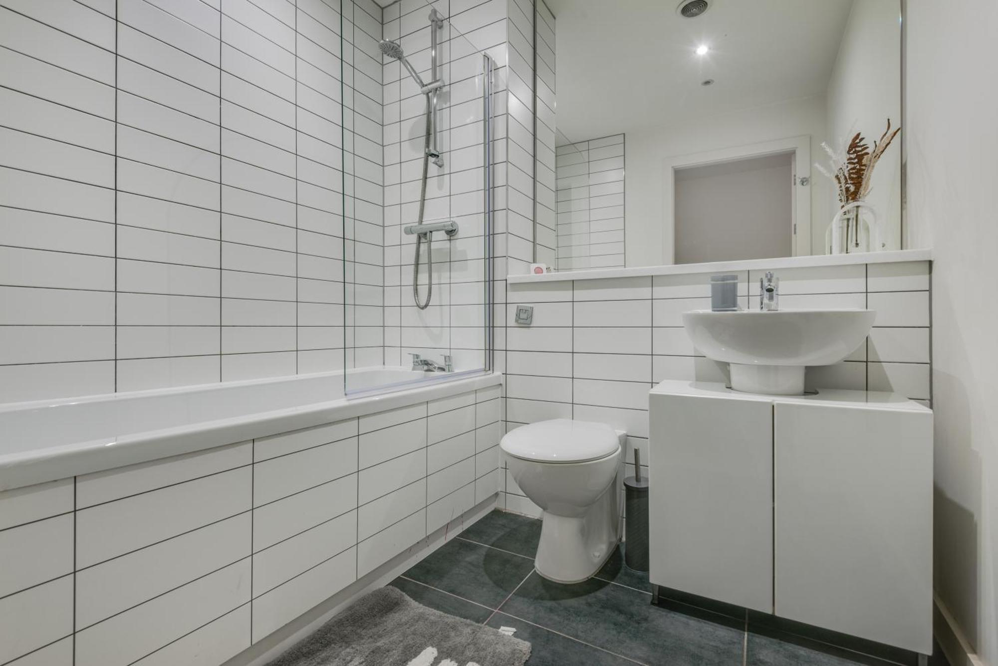 Huge Long Offers! Lux City-edge Stay! Perfect For Business & Leisure Apartment *