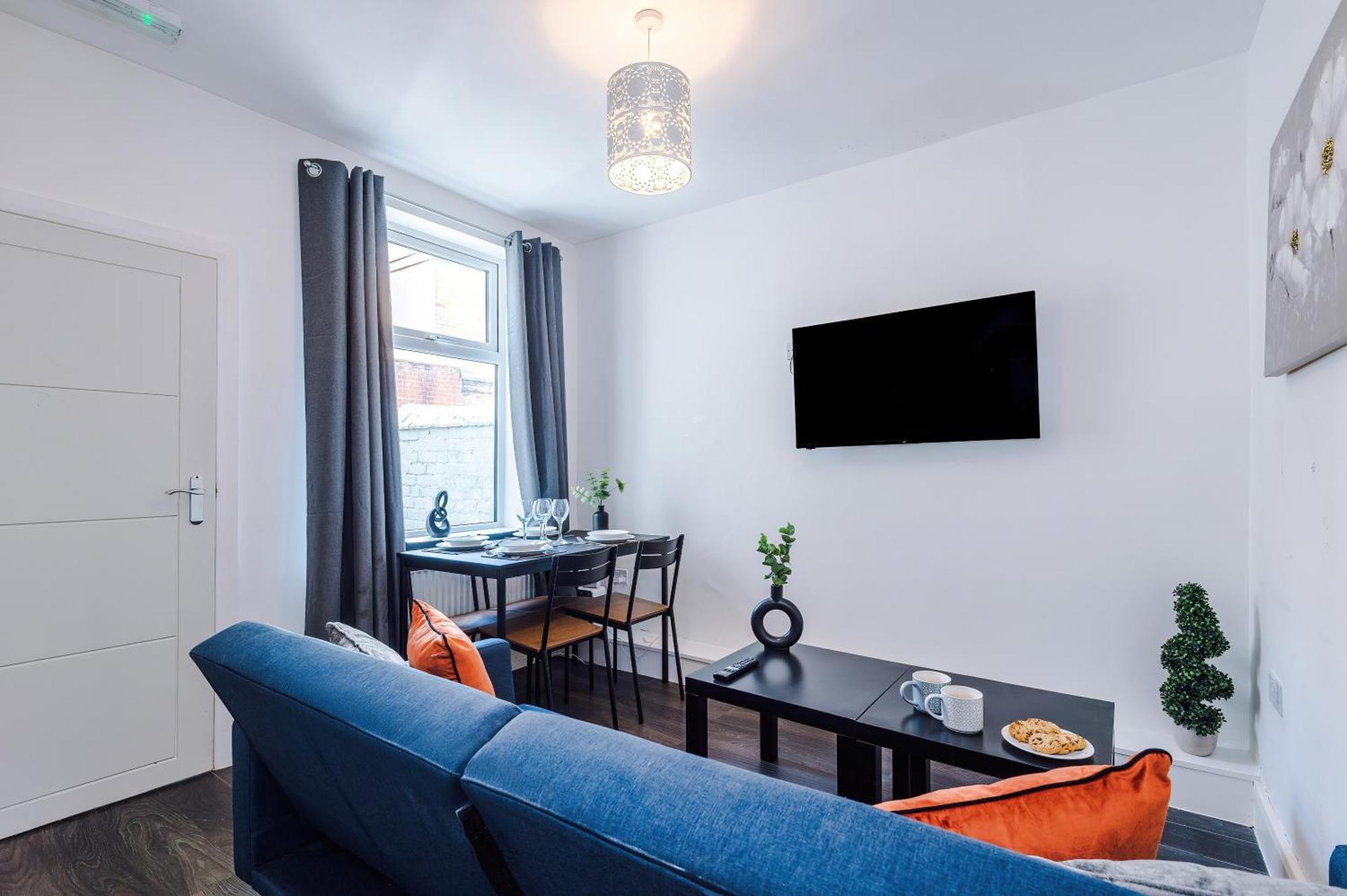 Strathcona House - Air Host & - 3 Bedroom - 3 Bathroom Holiday home *