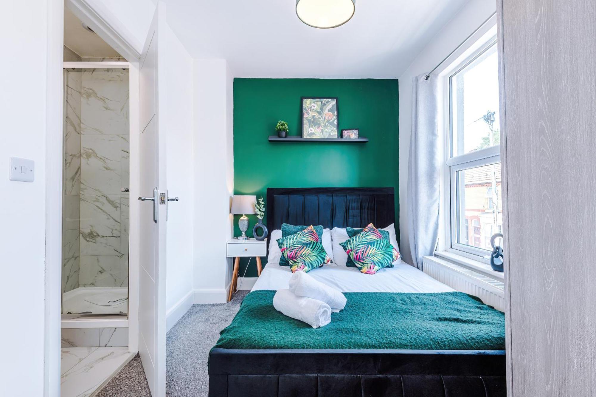 Holiday home Strathcona House - Air Host & - 3 Bedroom - 3 Bathroom Liverpool