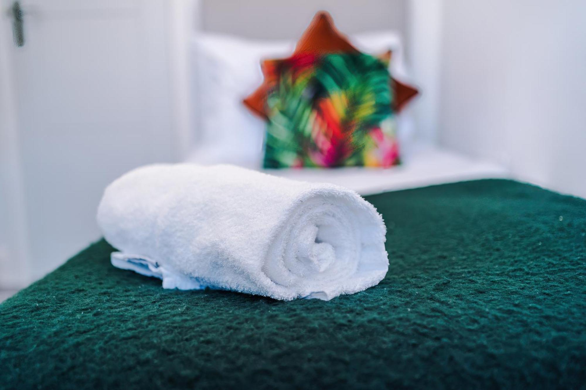 Holiday home Strathcona House - Air Host & - 3 Bedroom - 3 Bathroom Liverpool