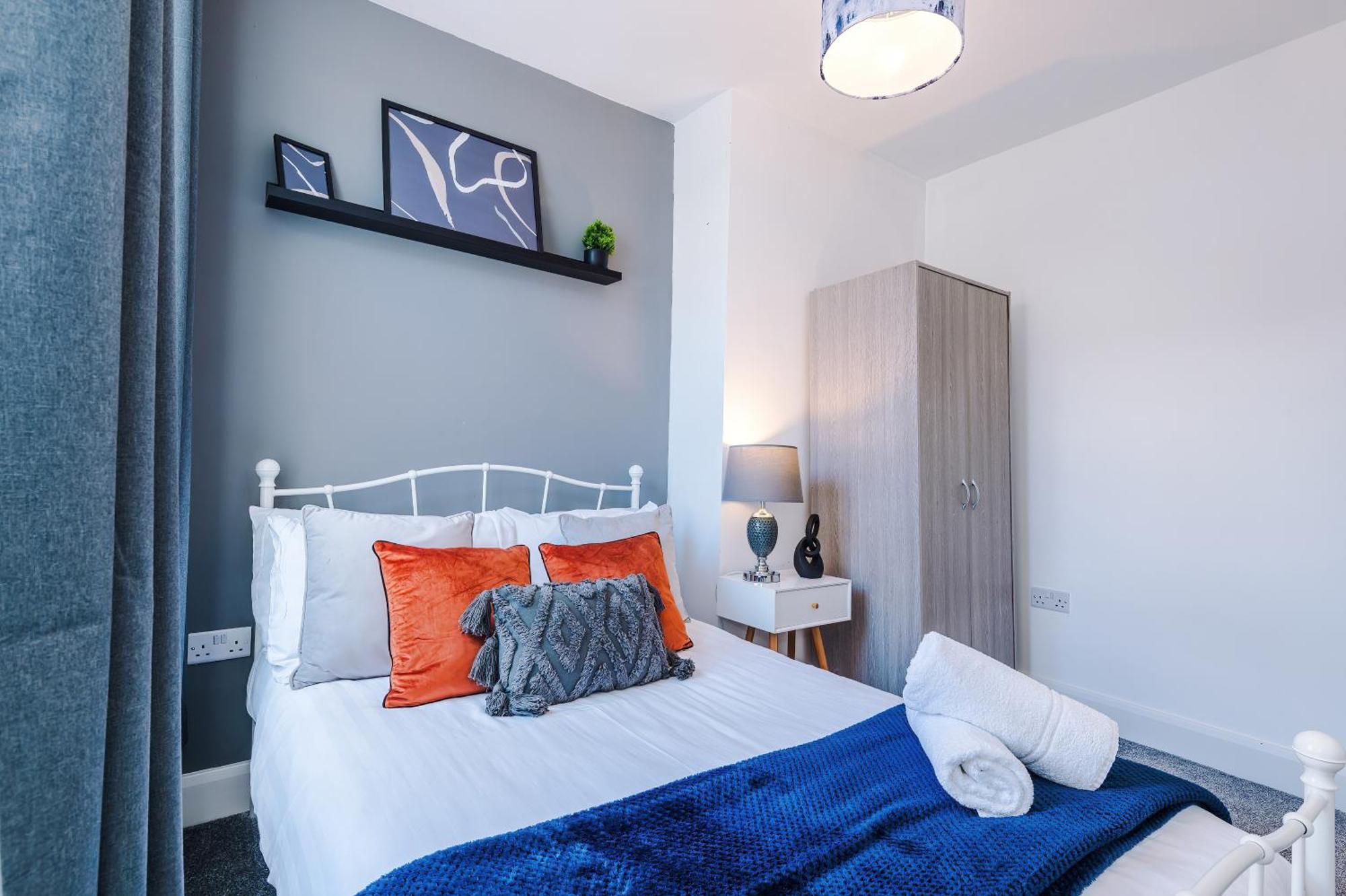 Strathcona House - Air Host & - 3 Bedroom - 3 Bathroom Holiday home *