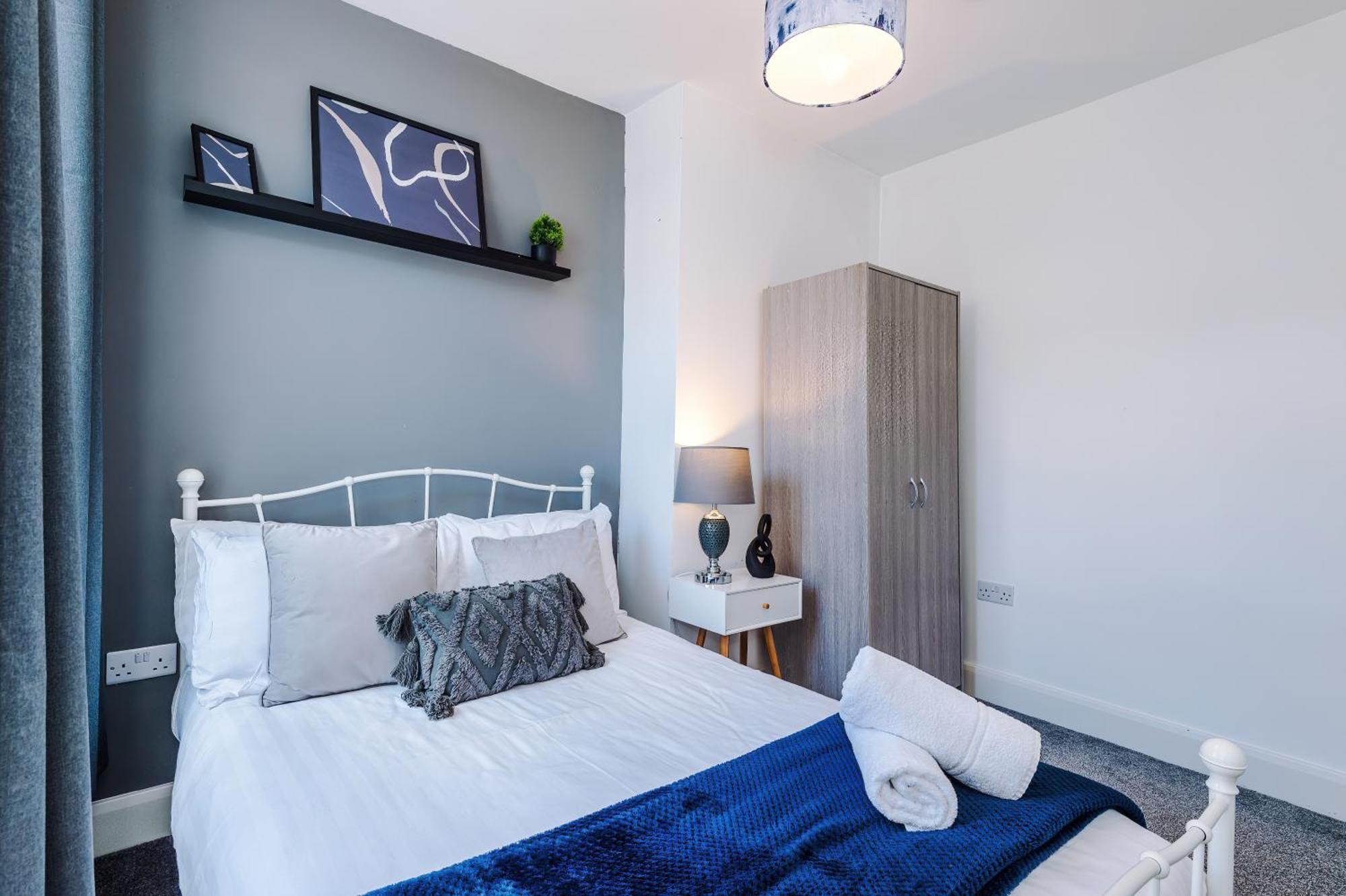 Holiday home Strathcona House - Air Host & - 3 Bedroom - 3 Bathroom *