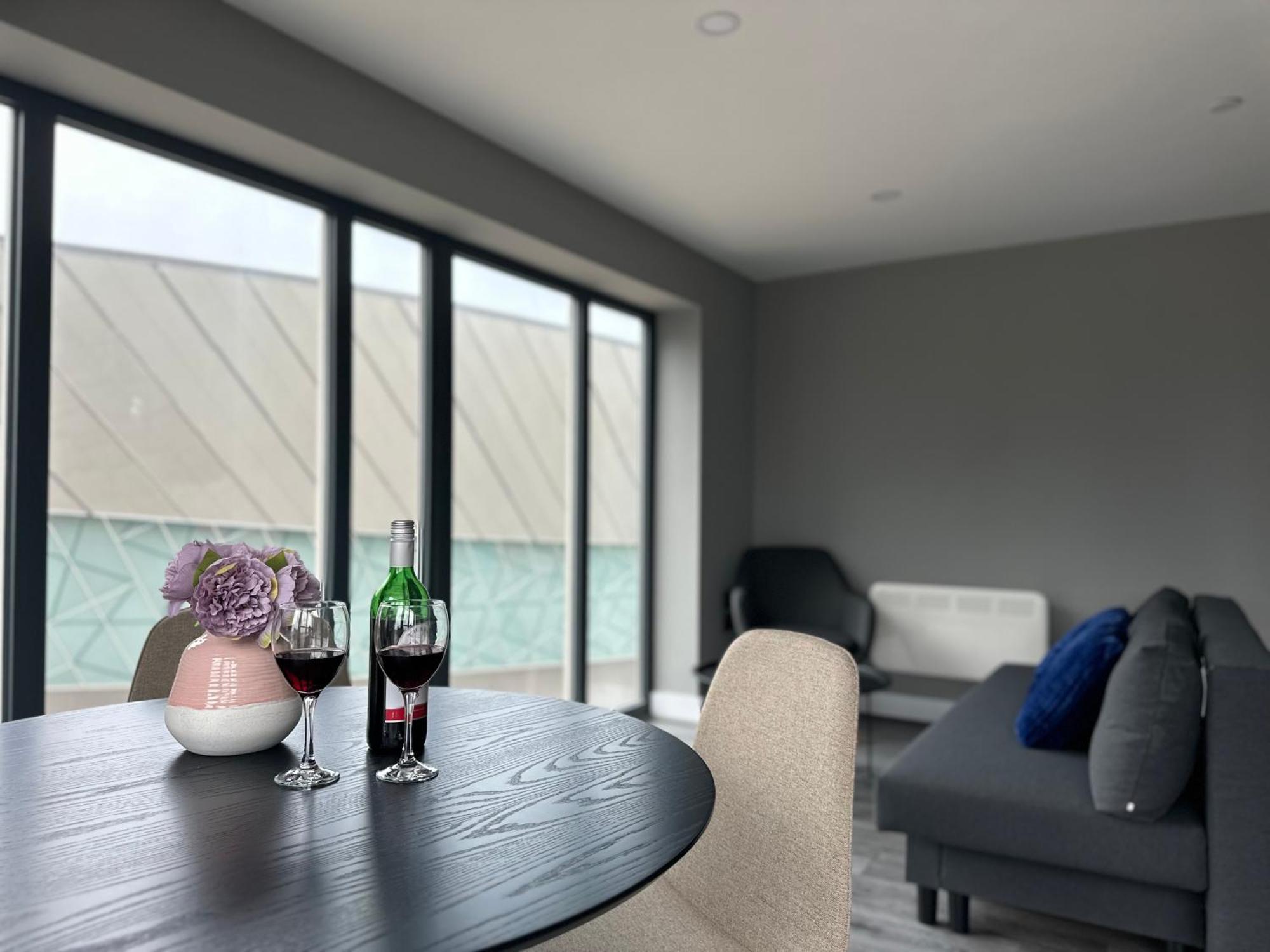 Apartment Monarchs Quay Arena By Happy Days Liverpool