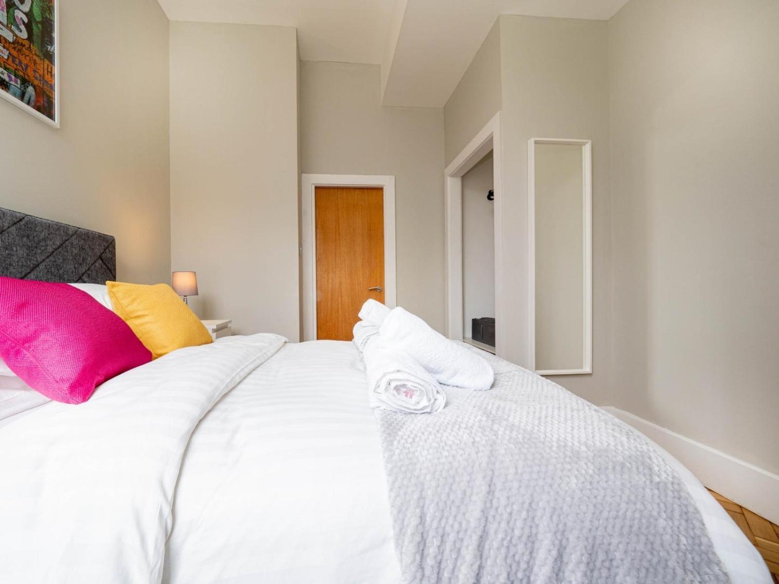 Apartment Luxliv Fenwick - - 6 People Liverpool