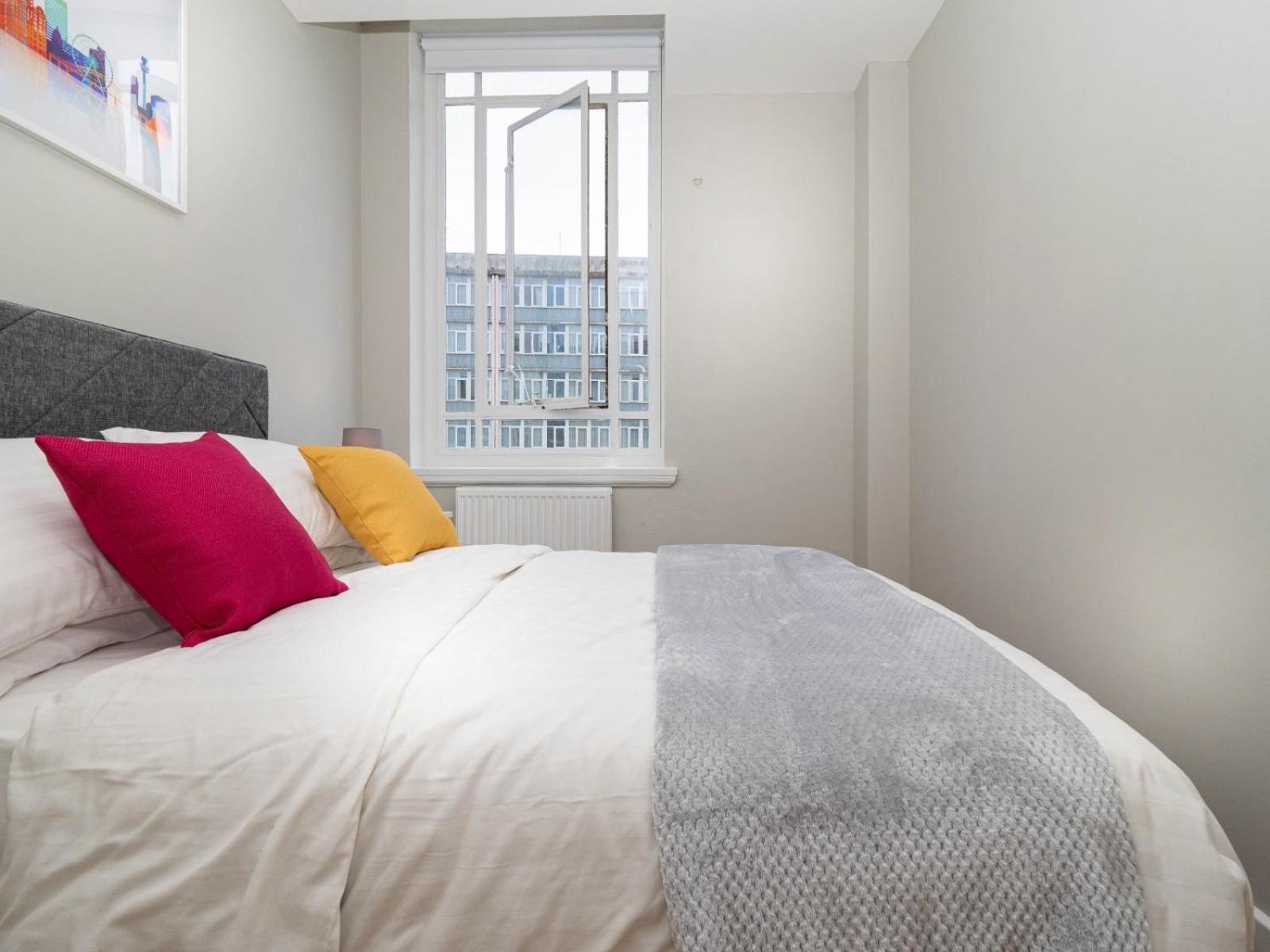 Apartment Luxliv Fenwick - - 6 People Liverpool
