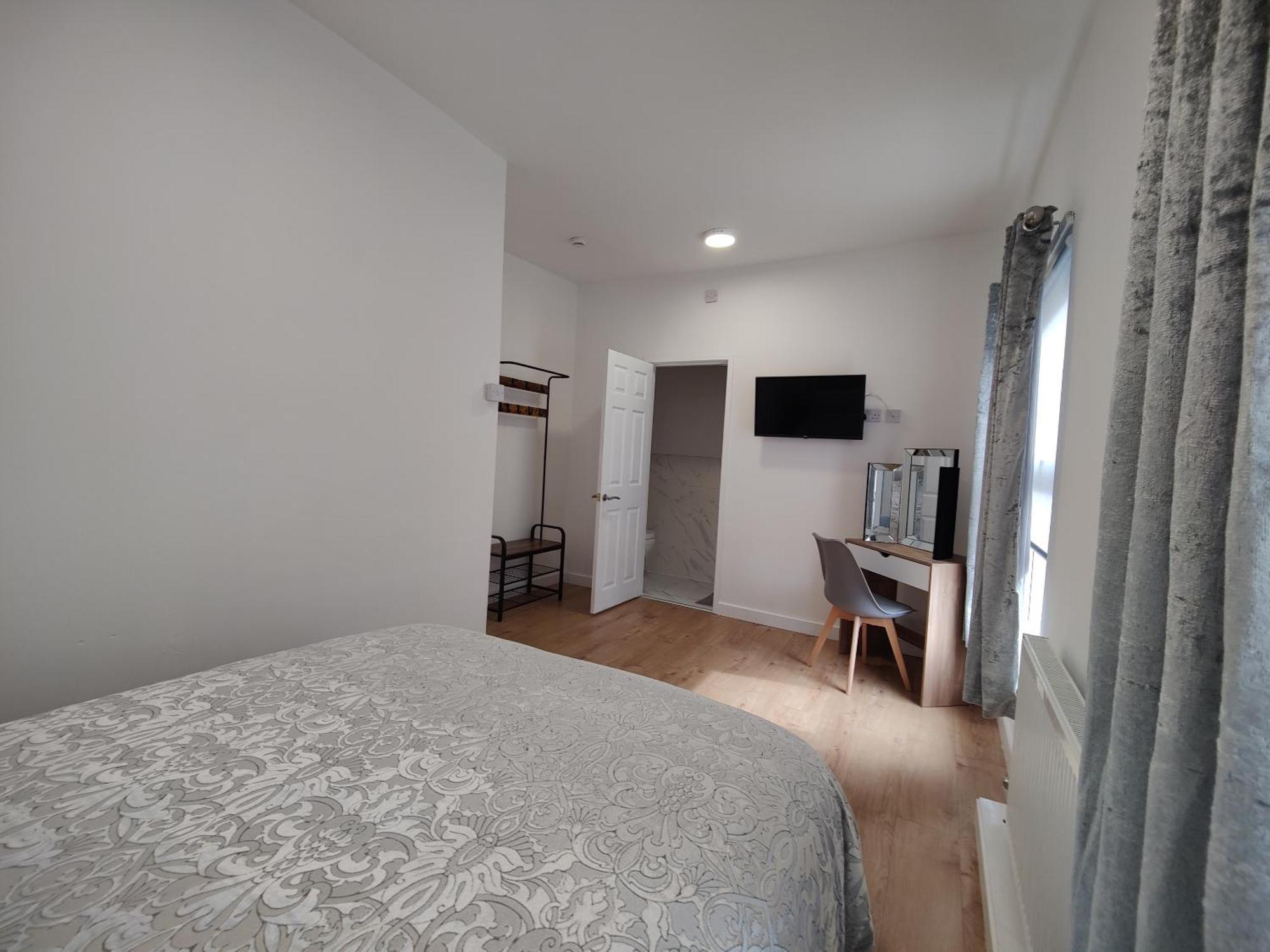 - Hall Lane Opp The Royal Hospital Close To City Centre *