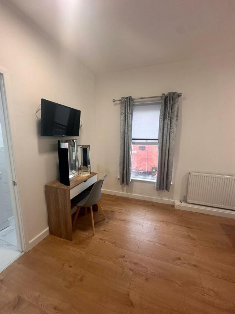 Guest house - Hall Lane Opp The Royal Hospital Close To City Centre