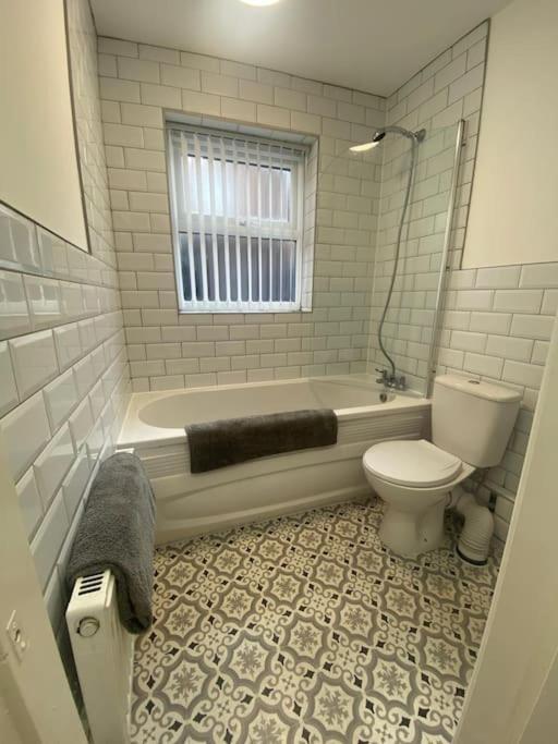 Goodison Lodge, With Free Parking * Liverpool