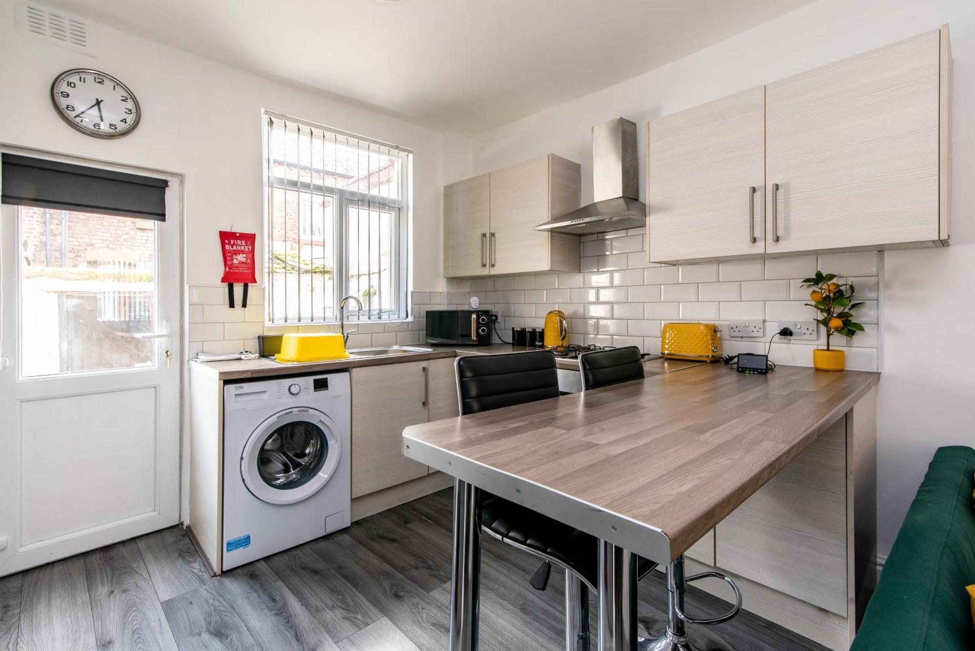 Holiday home 2 Bed House Close To & Everton Stadiums *