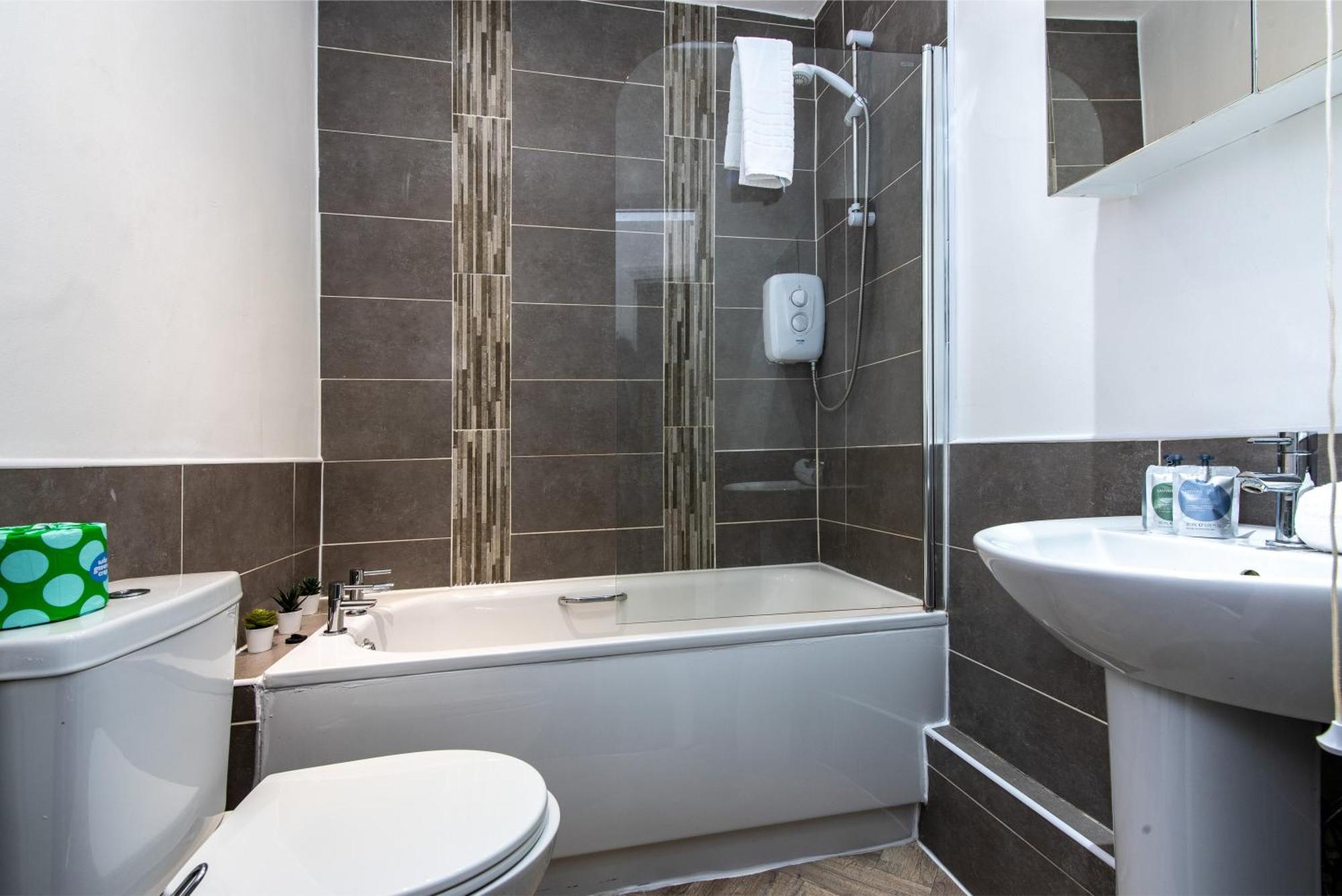 2 Bed House Close To & Everton Stadiums Holiday home