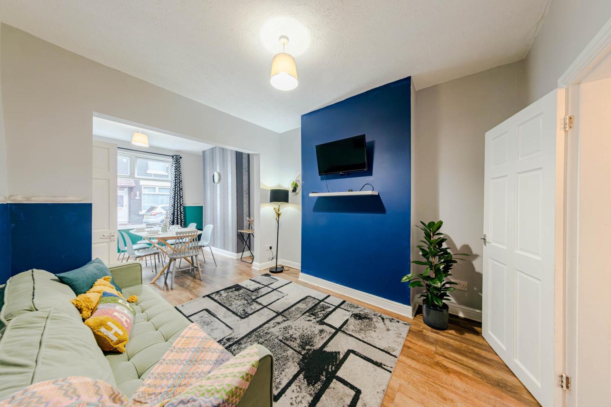 The Shamrock Stadium Side Retreat - Spacious House - Free Parking Holiday home