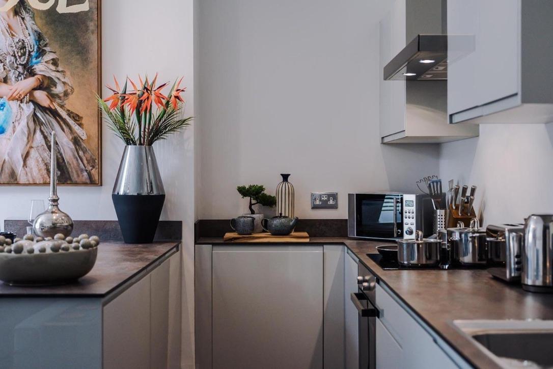 Rare Find - Gated 2 Bed Apt, Close To Parks, Secure Carpark Sleeps 4 Apartment *