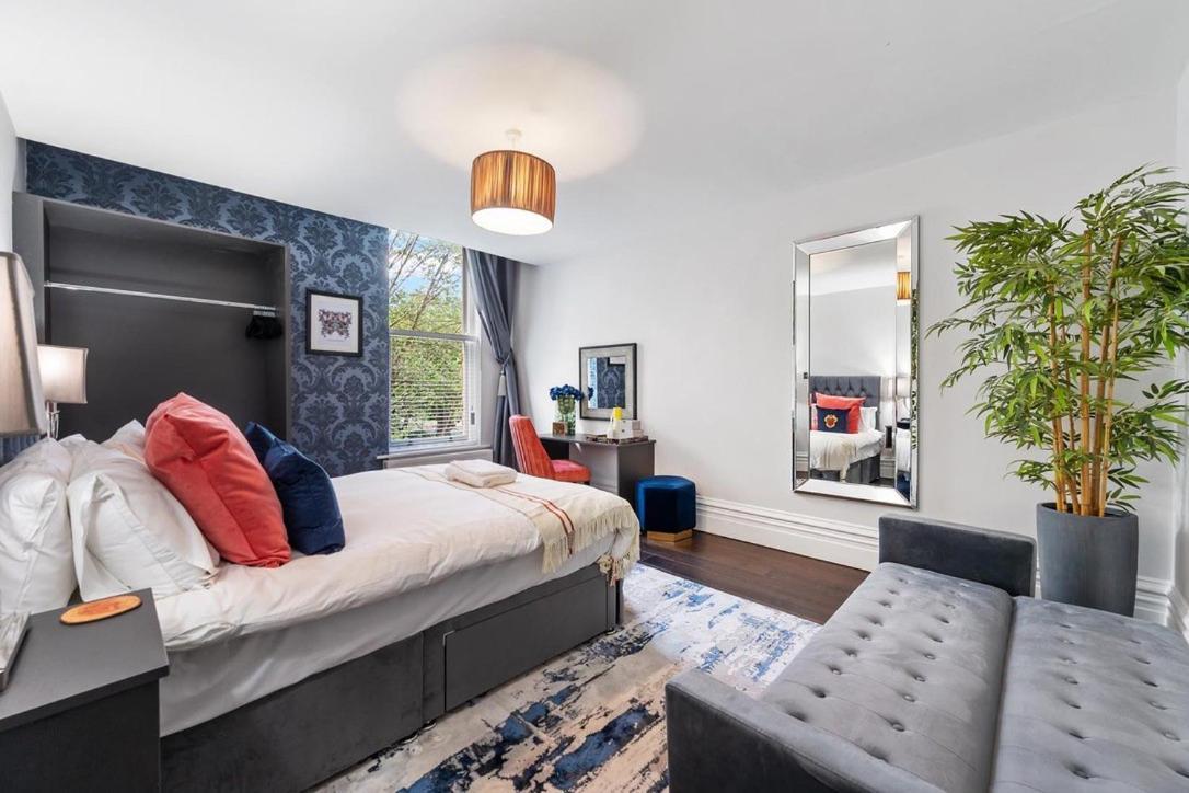 Rare Find - Gated 2 Bed Apt, Close To Parks, Secure Carpark Sleeps 4
