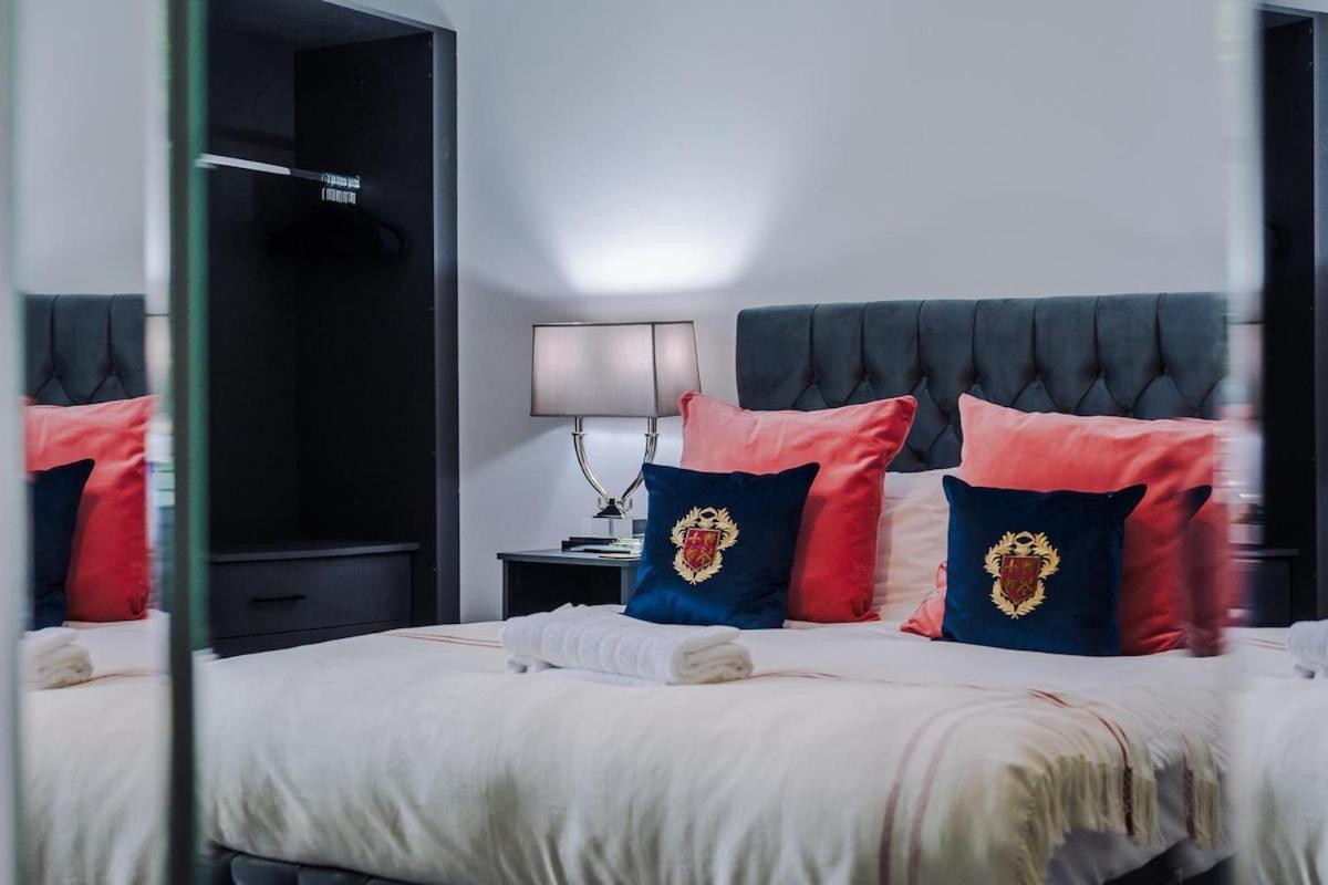 Rare Find - Gated 2 Bed Apt, Close To Parks, Secure Carpark Sleeps 4 * Liverpool