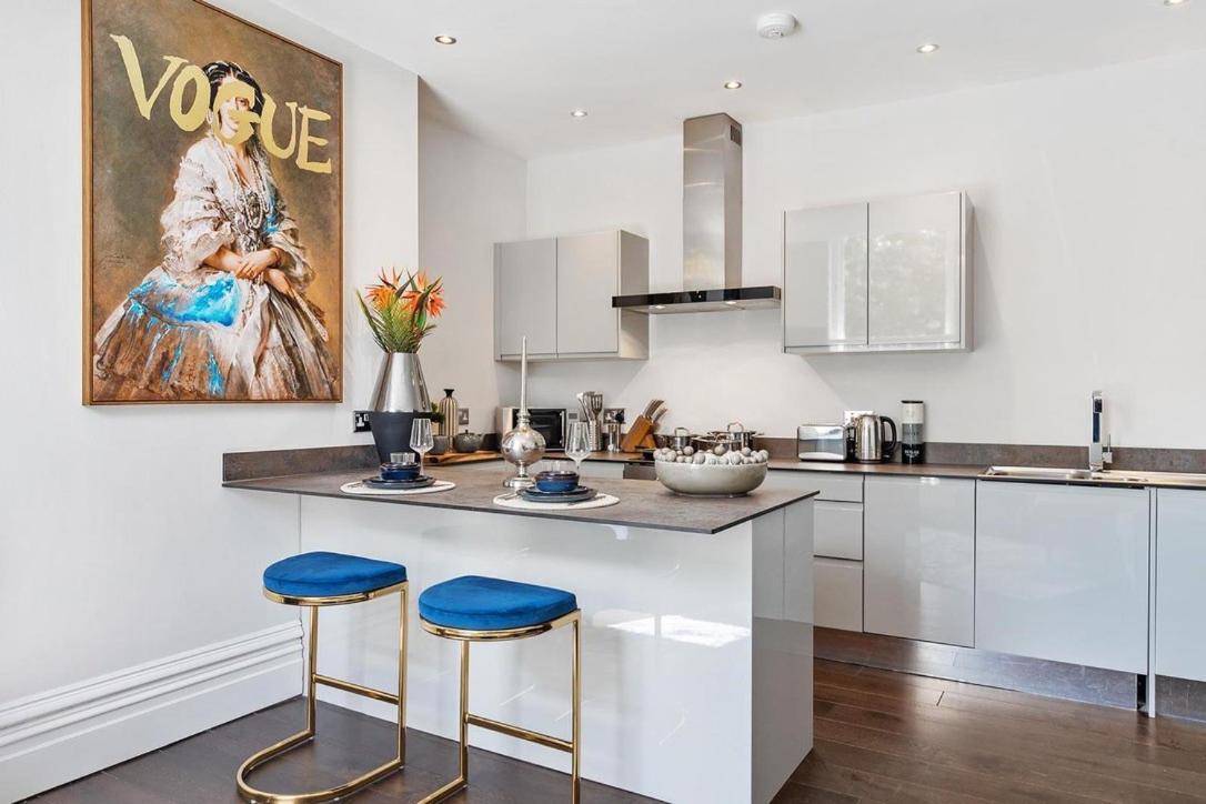 Rare Find - Gated 2 Bed Apt, Close To Parks, Secure Carpark Sleeps 4 Liverpool