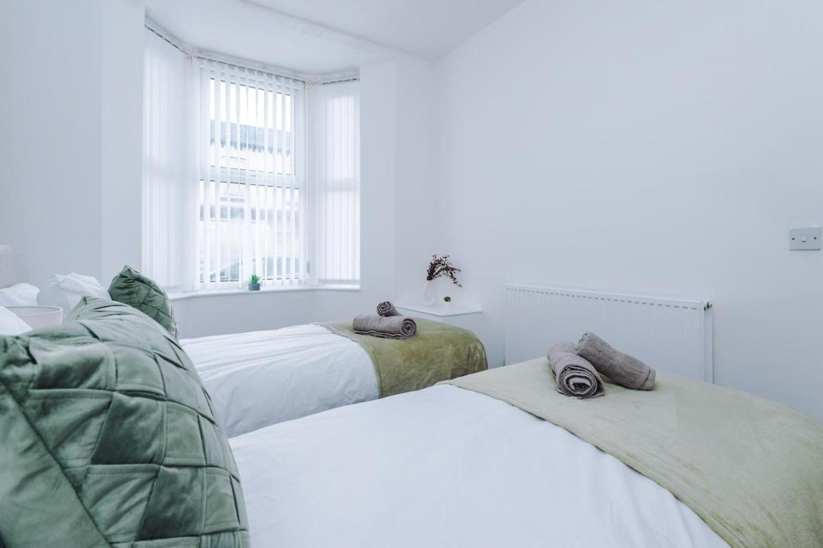 Stylish Three Bedroom House In By Eason Stays, Ideal For For Weekend Getaways & Business Travellers - With Free Parking! Holiday home Liverpool