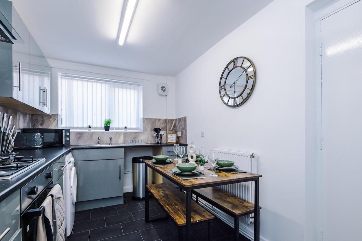 Stylish Three Bedroom House In By Eason Stays, Ideal For For Weekend Getaways & Business Travellers - With Free Parking! Liverpool