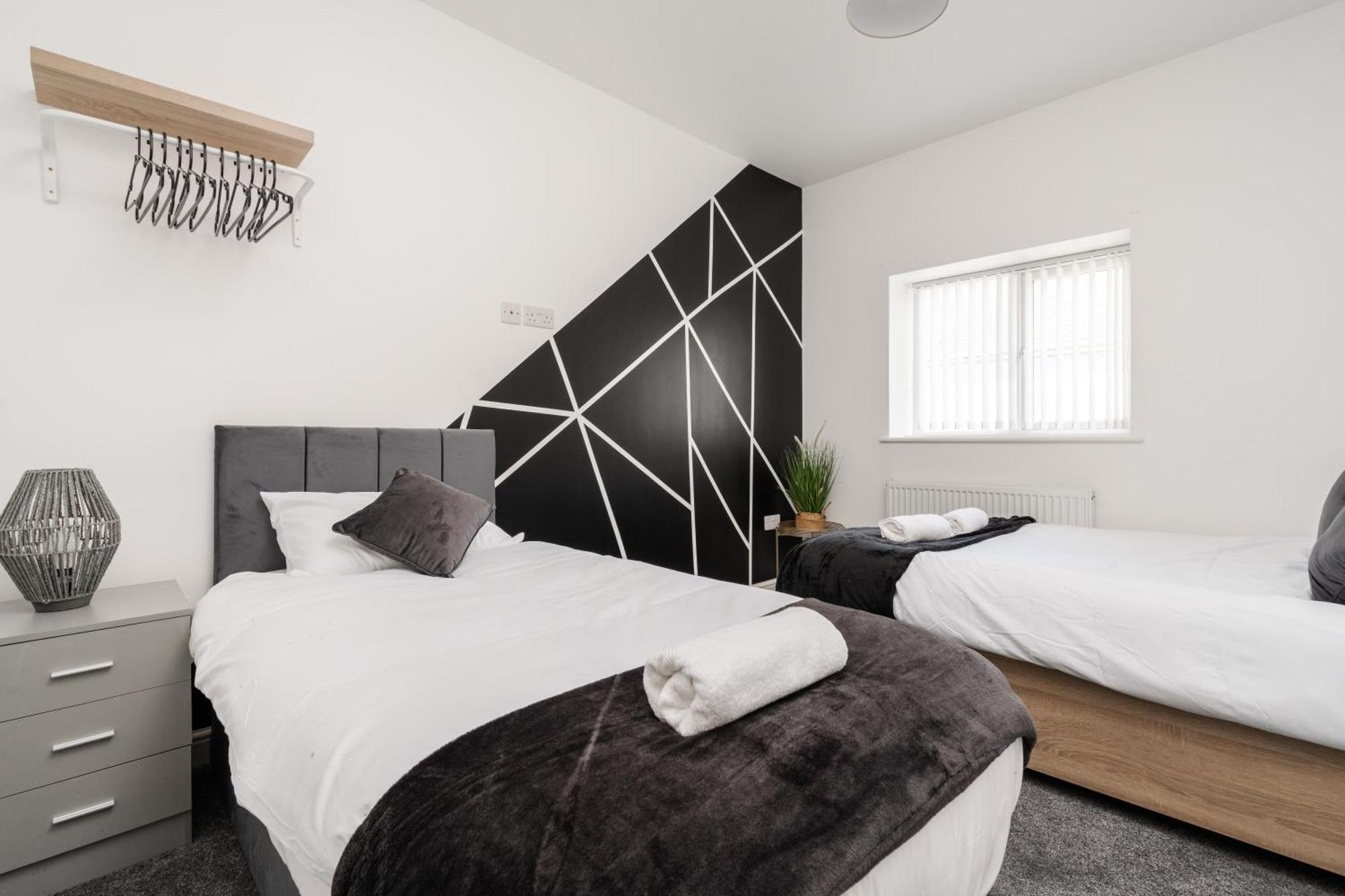 Apartment Huge - 8 Beds - Free Parking - Long Stays! Liverpool