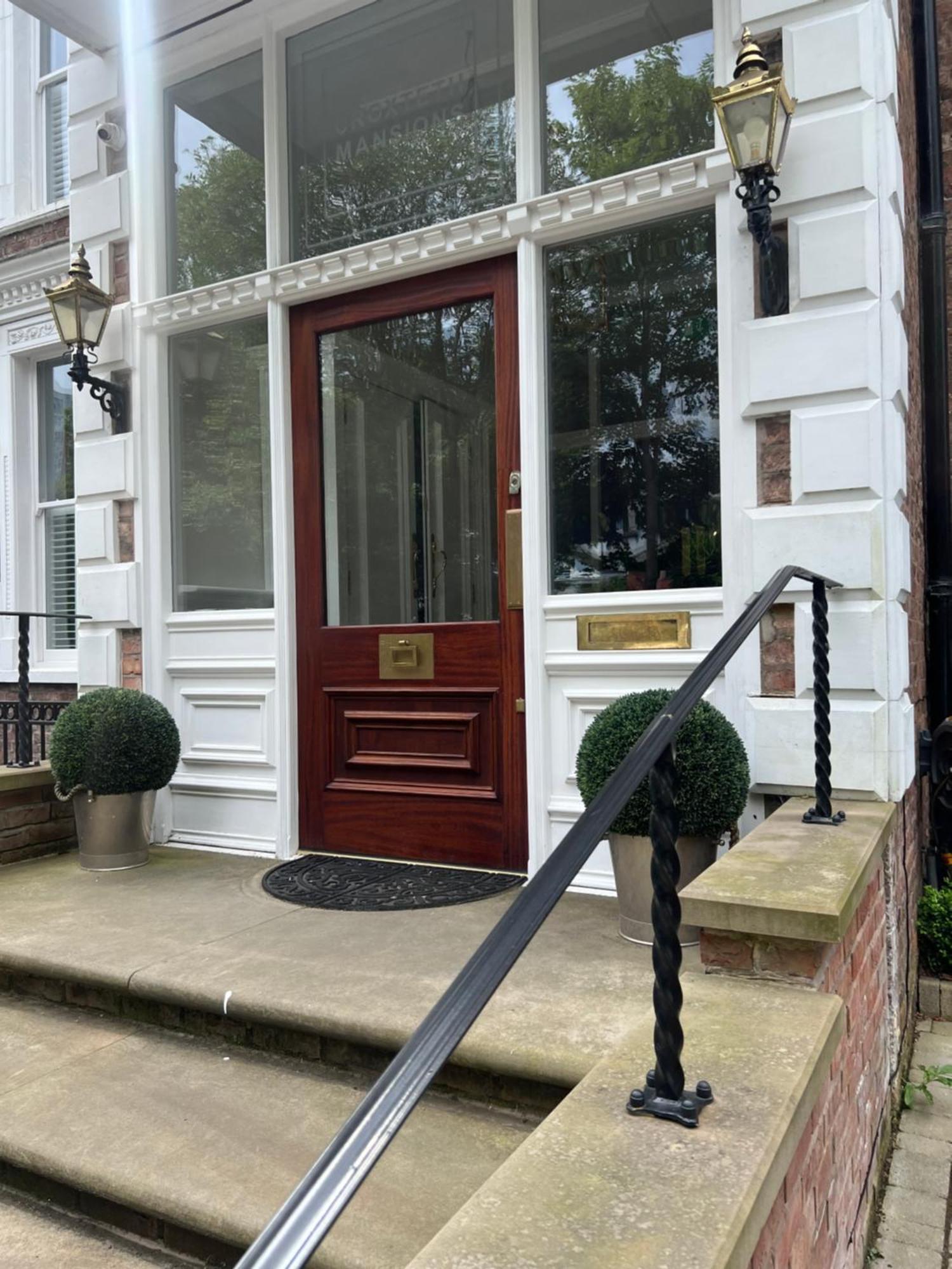 Rare Find - Gated 2 Bed Apt, Close To Parks, Secure Carpark Sleeps 4