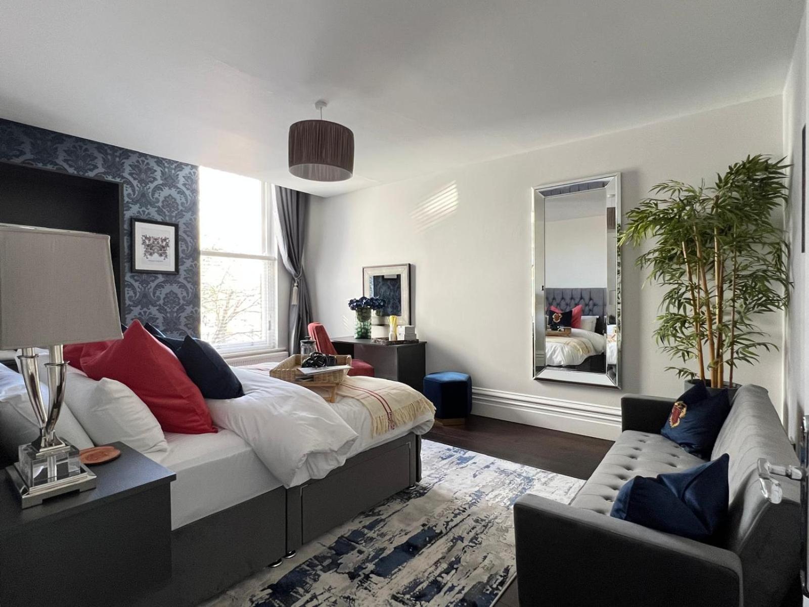 Apartment Rare Find - Gated 2 Bed Apt, Close To Parks, Secure Carpark Sleeps 4 Liverpool