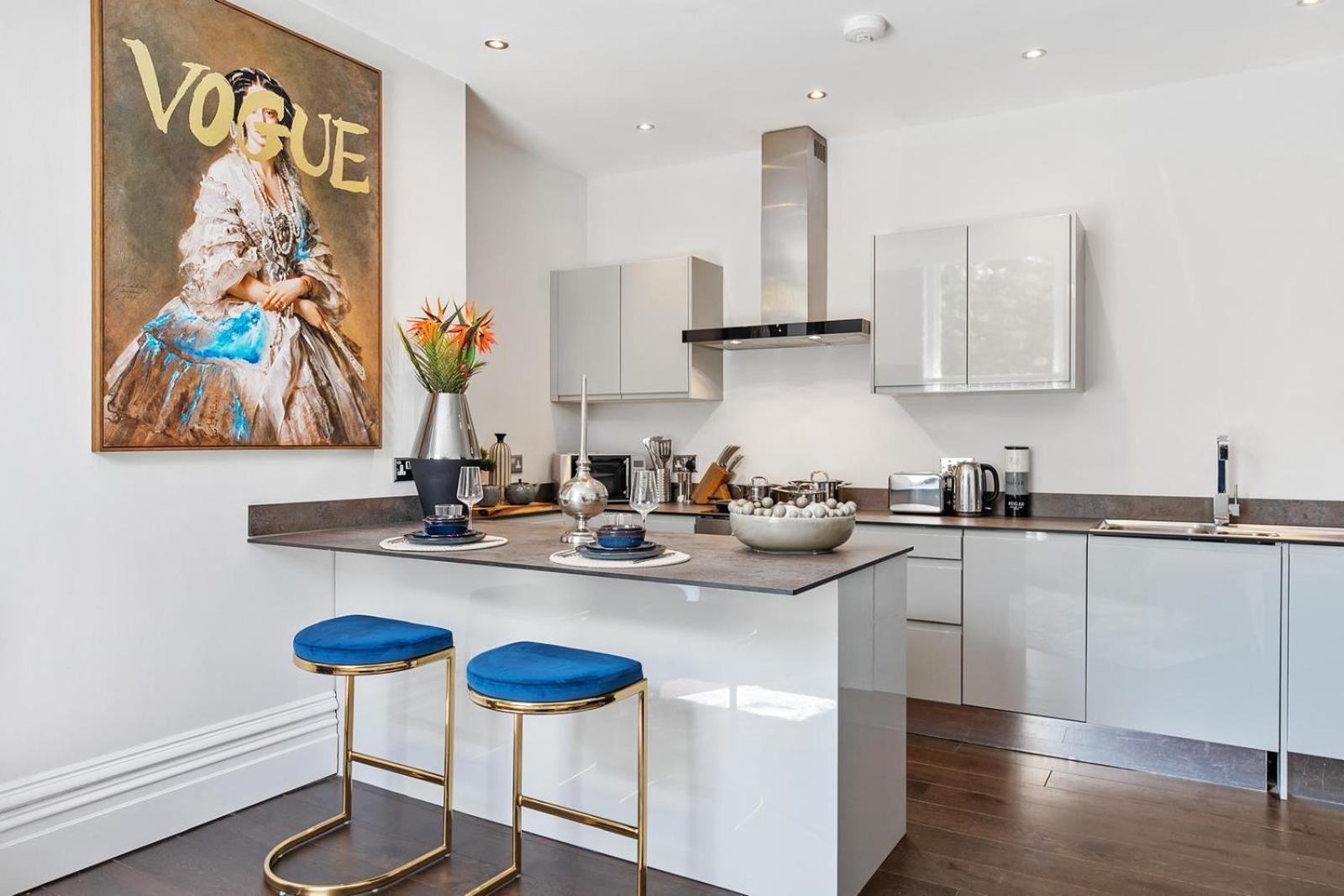 Rare Find - Gated 2 Bed Apt, Close To Parks, Secure Carpark Sleeps 4 Liverpool
