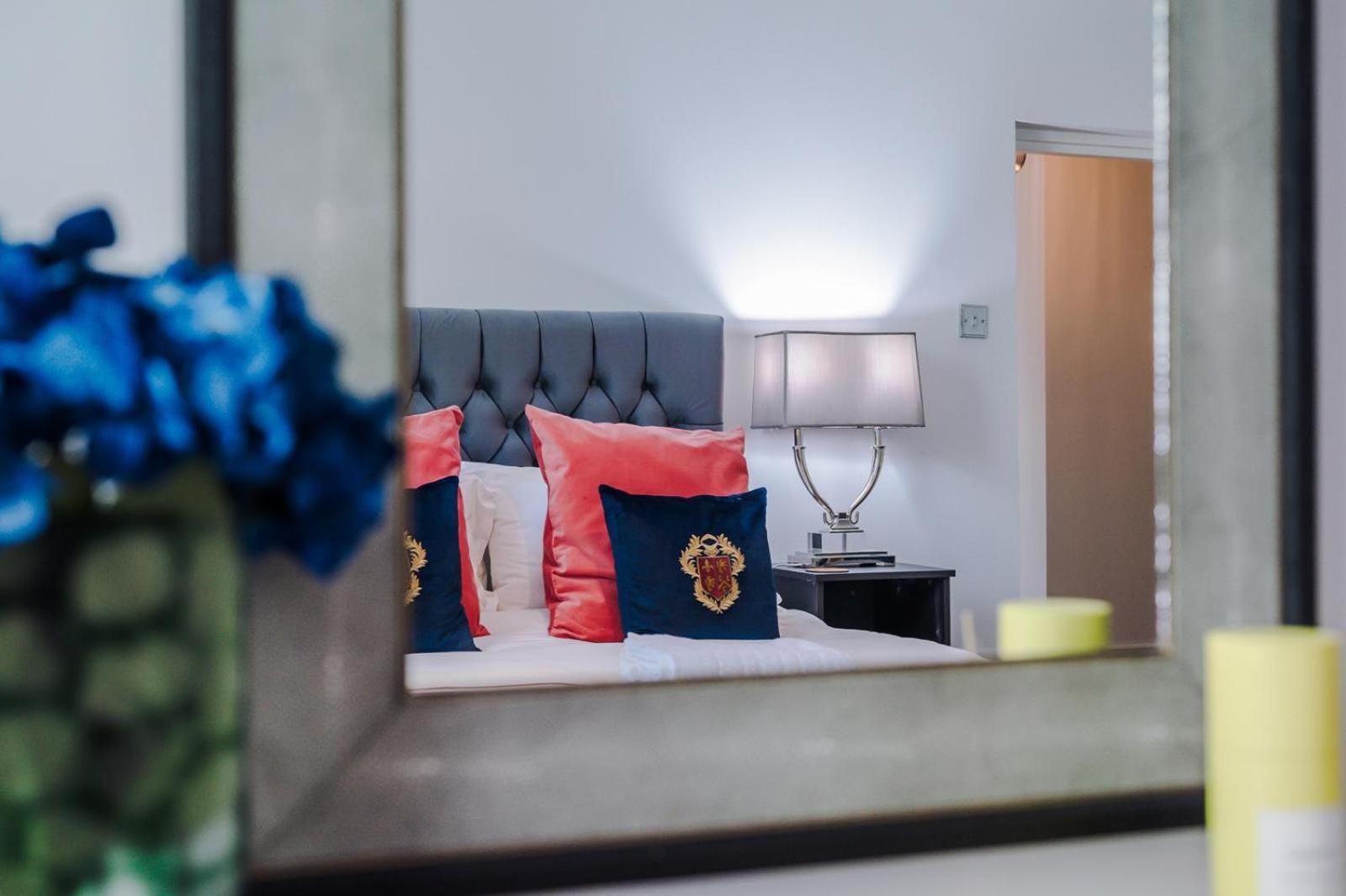 Rare Find - Gated 2 Bed Apt, Close To Parks, Secure Carpark Sleeps 4 Apartment Liverpool
