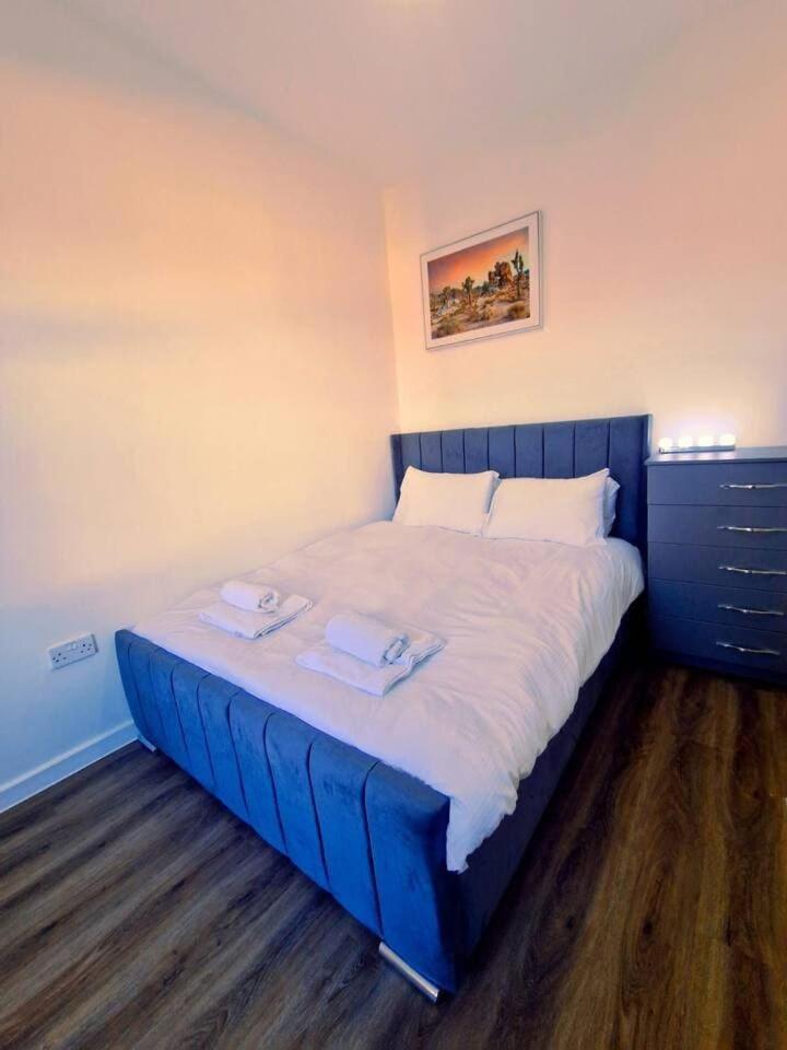Beautiful Near Lfc Stadium Apartment