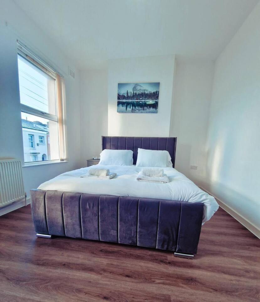 Beautiful Near Lfc Stadium Apartment *