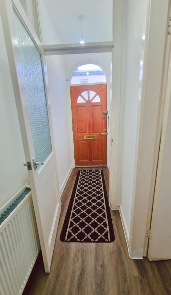 Beautiful Near Lfc Stadium Apartment *
