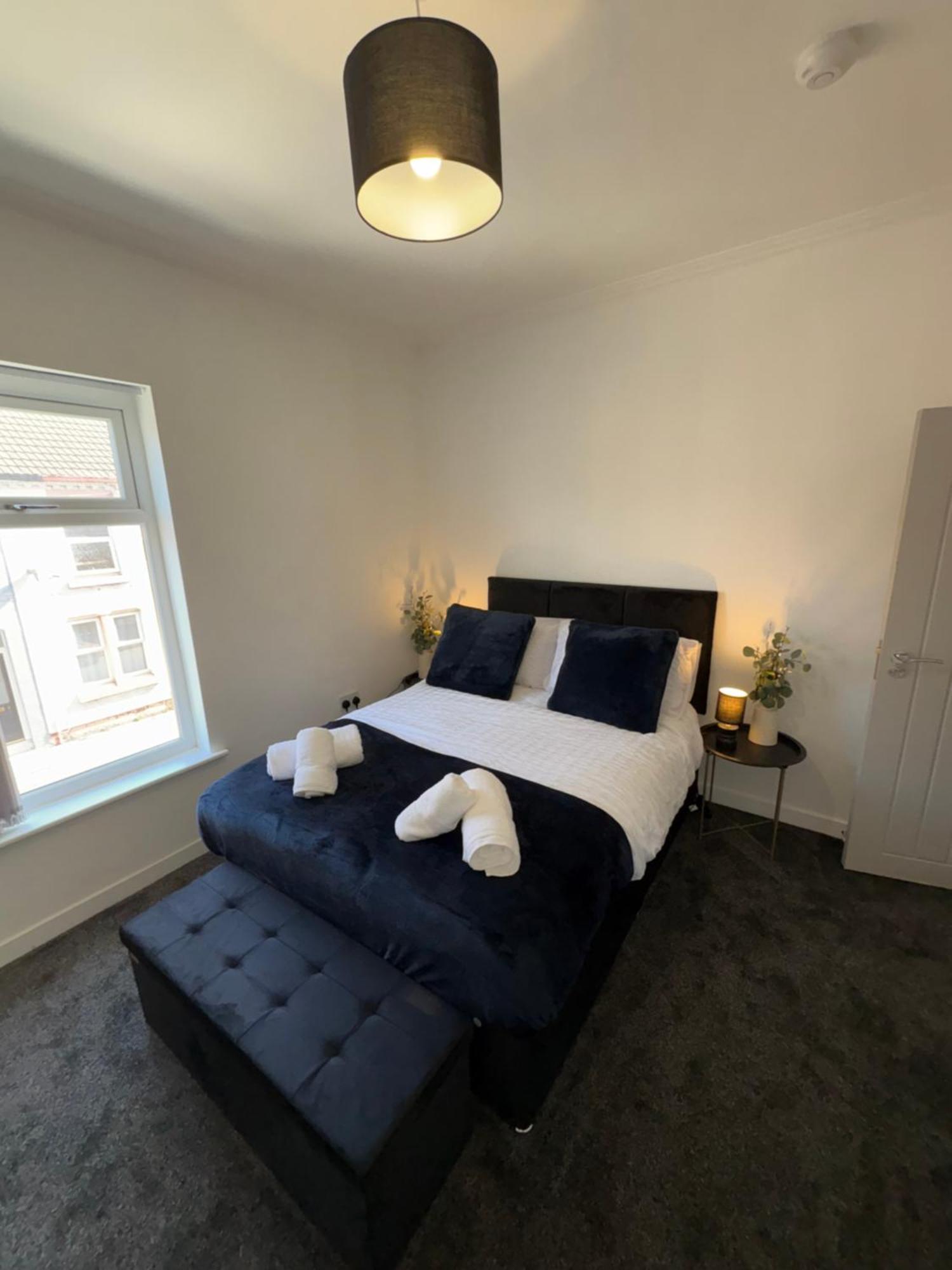 Holiday home Spacious House - Contractors And Groups Welcome! *