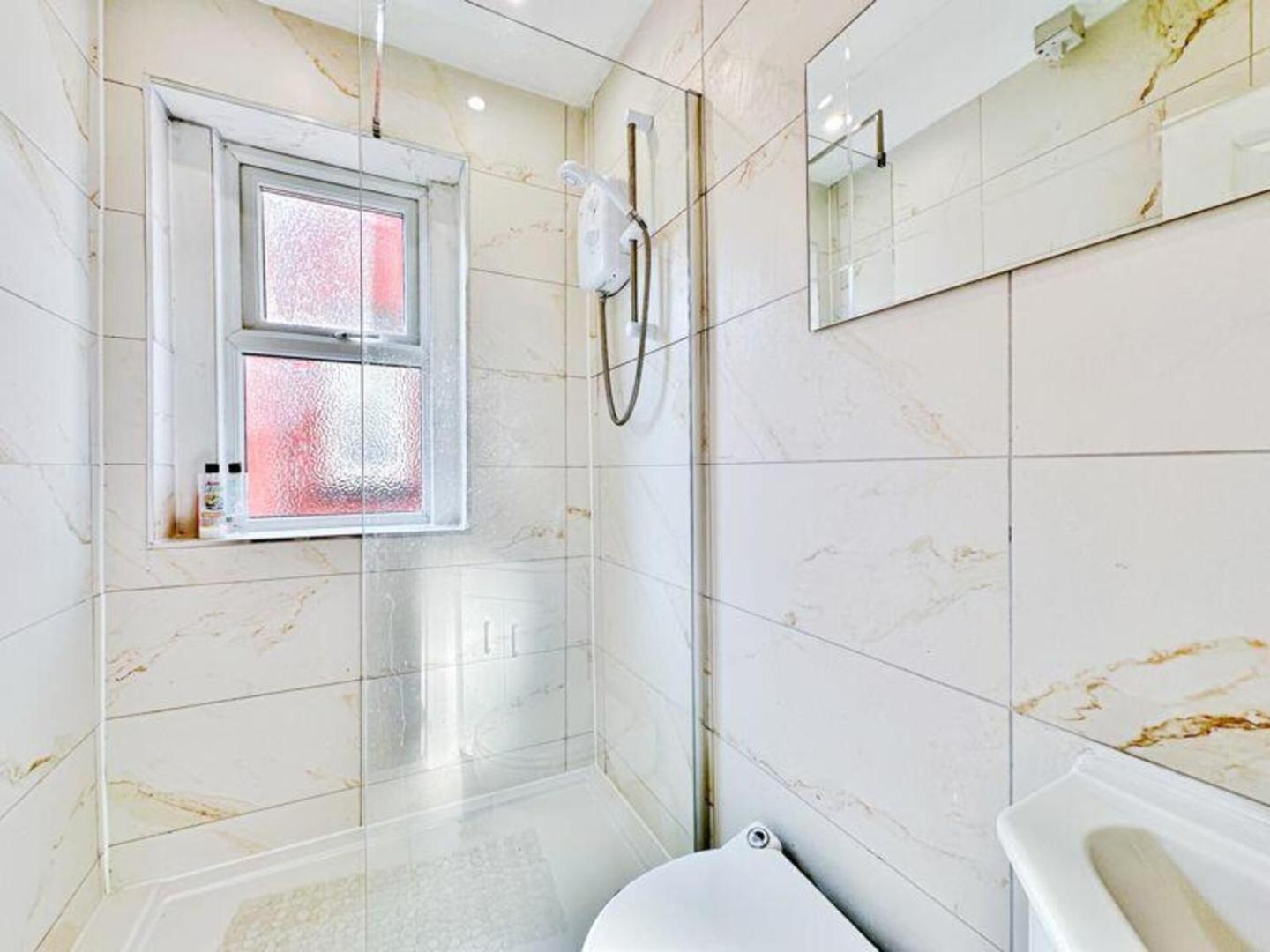 Haven: 4bd Stylish Comfort & Access Liverpool