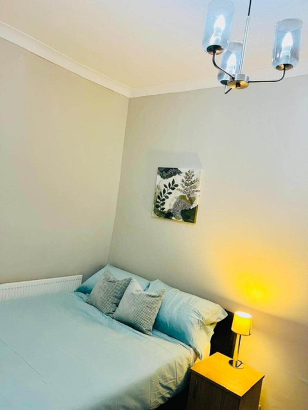 Holiday home Haven: 4bd Stylish Comfort & Access *