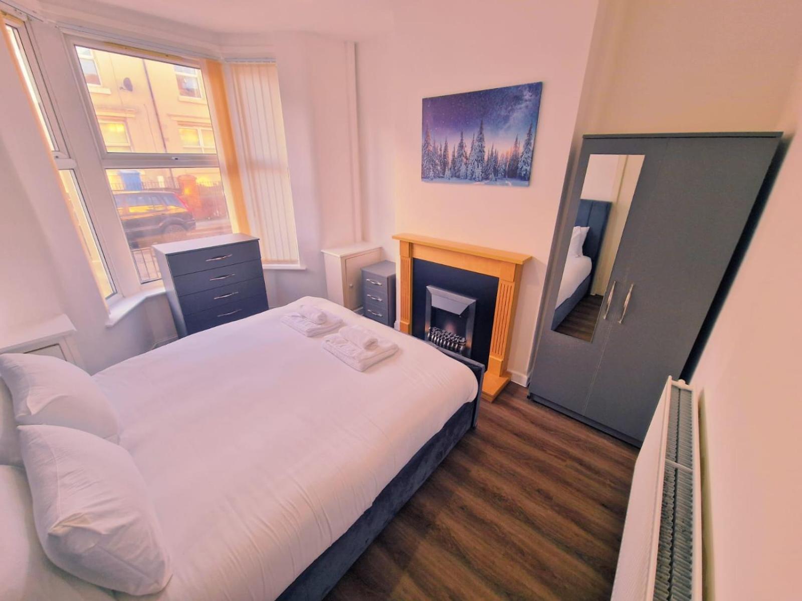 Beautiful Near Lfc Stadium Apartment