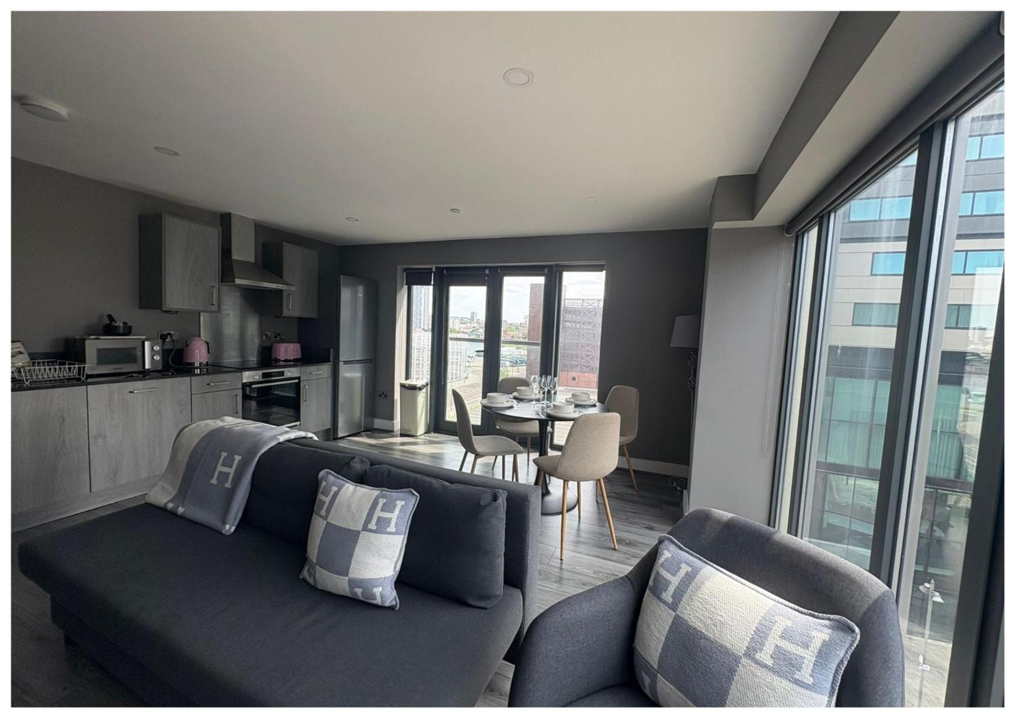 Apartment Monarchs Quay Arena By Happy Days *