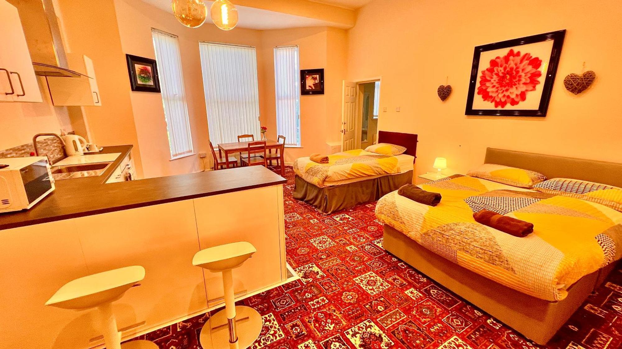 Guest house Castle 86-88 Sheil Rd L6 3af Liverpool