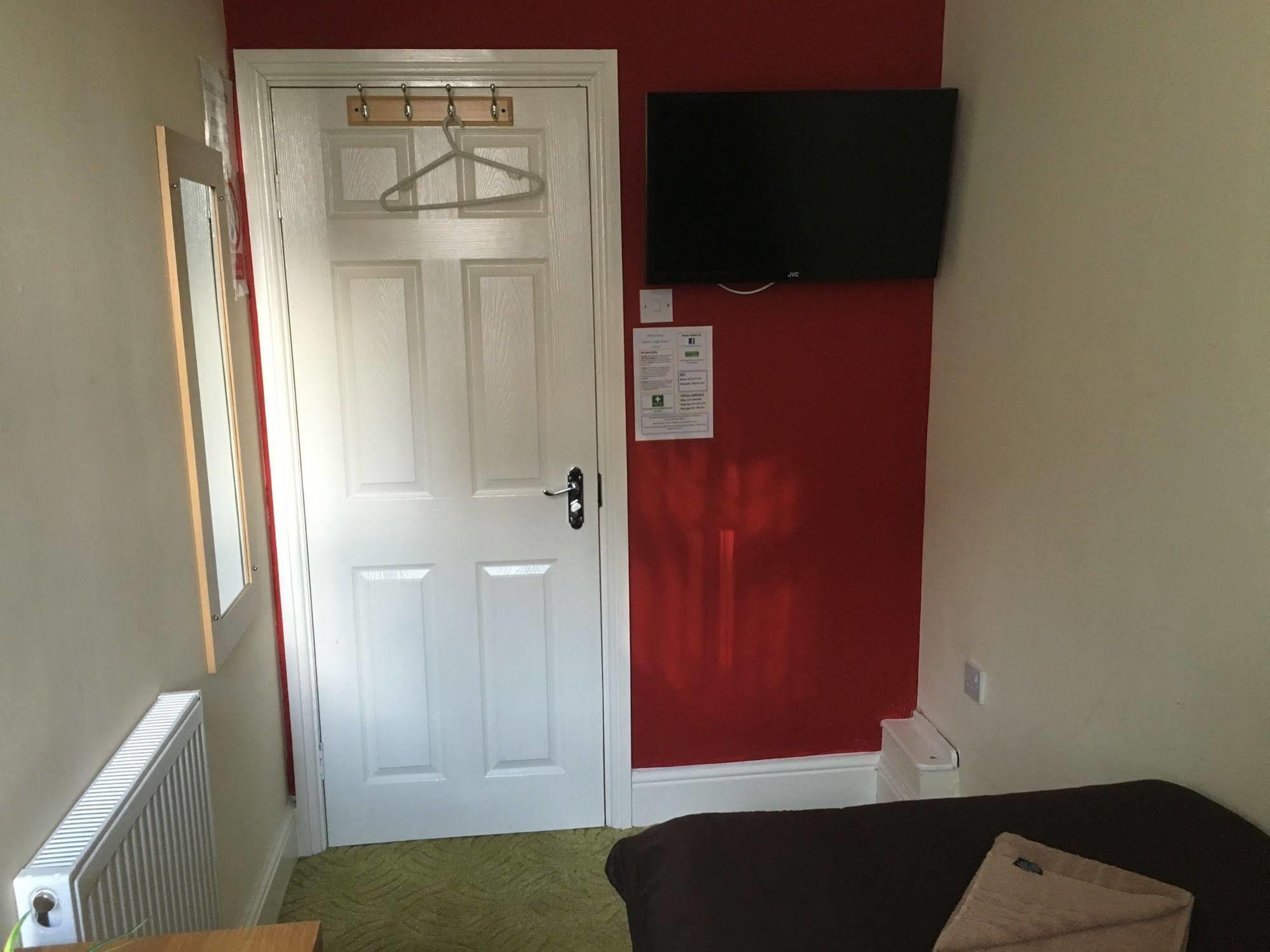 Guest house Castle 86-88 Sheil Rd L6 3af