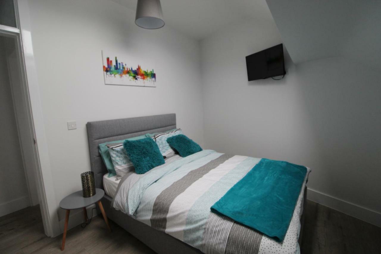 Apartment 2 Serviced In Childwall-south - Each Sleeps 6
