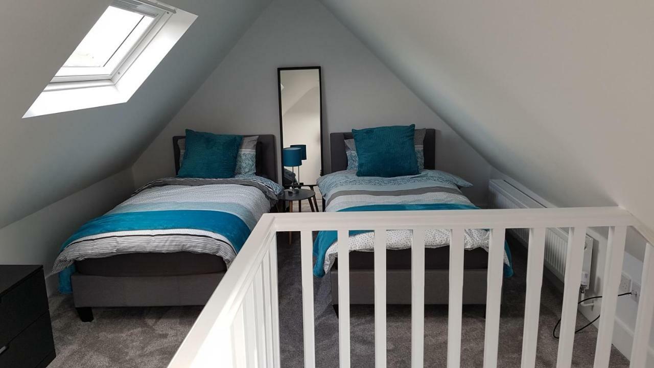 2 Serviced In Childwall-south - Each Sleeps 6 Apartment Liverpool