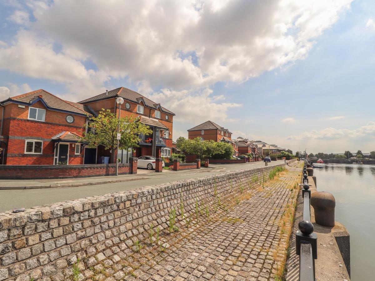 6 Navigation Wharf *