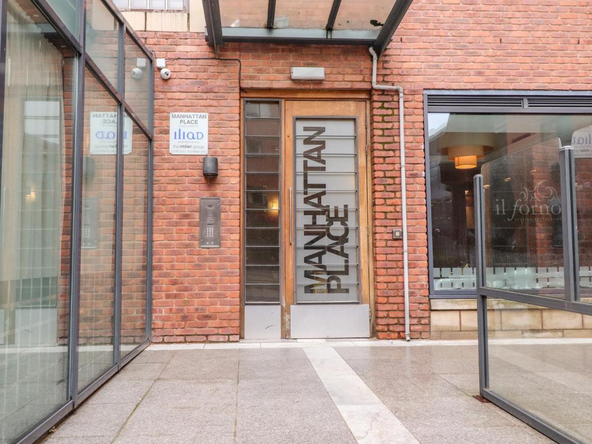 Apartment 32 *