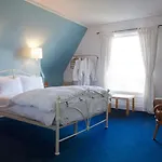 Square Tree House Hotel
