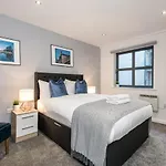 Host Apartments - 2-Bedroom L1 Central Apartment - Sleeps 8!