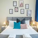 Luxe Apartments Near Albert Docks - 3 Graces - Liverpool One - Business, Contract & Corporate Ready