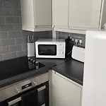 Modern 2 Bed Sleep 5 Close To Anfield Stadium
