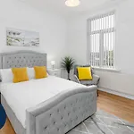 Flatzy - 6 Bed Oasis Close To Football Stadiums