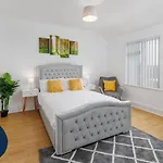 Flatzy - 6 Bed Oasis Close To Football Stadiums