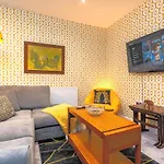 Spacious 5 Bed House, Perfect For Groups, Great Location