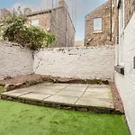 Huge 7 Bed Home For Groups